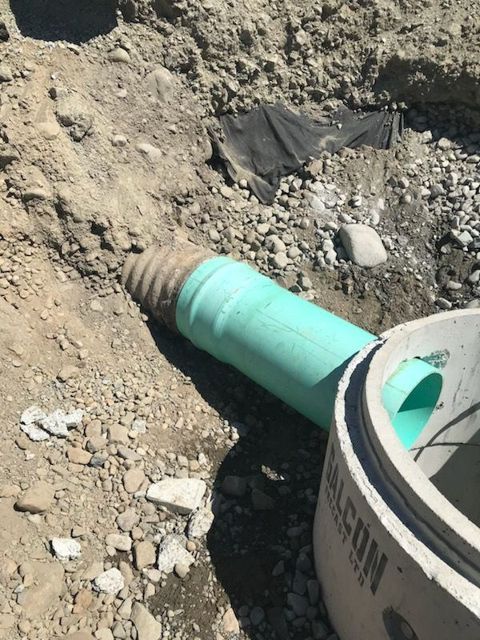 Pipe connection at the precast structure
